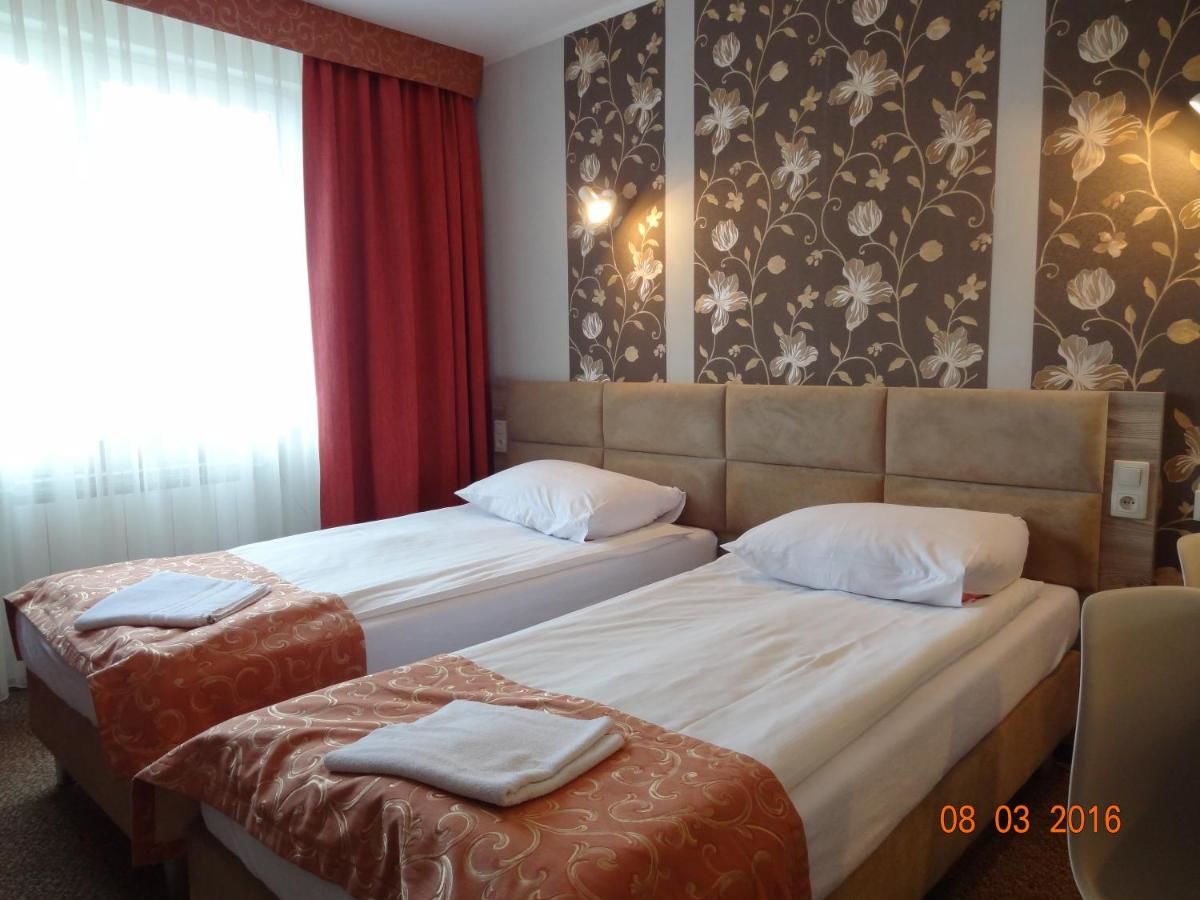 Отель Hotel Restauracja Cukropol Гостынь