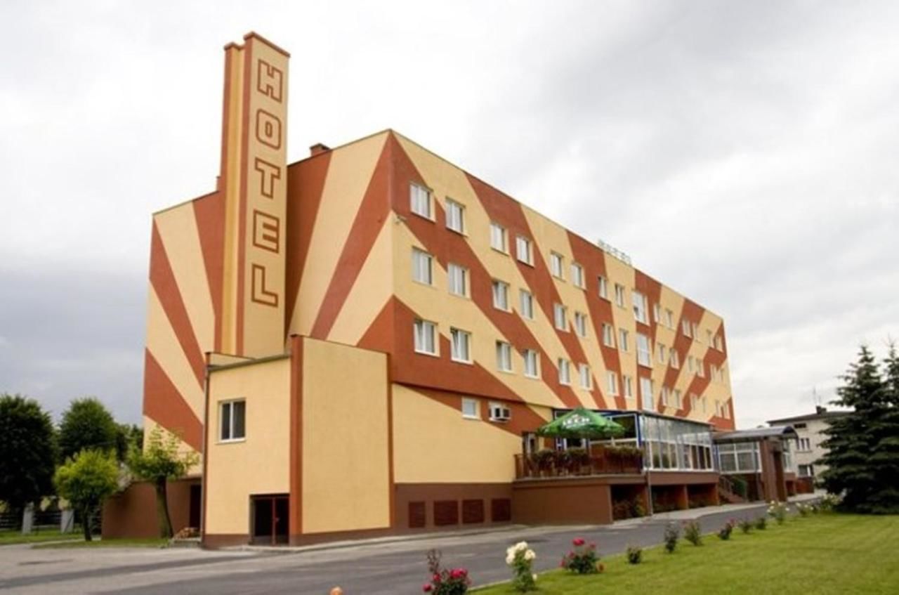 Отель Hotel Restauracja Cukropol Гостынь-29