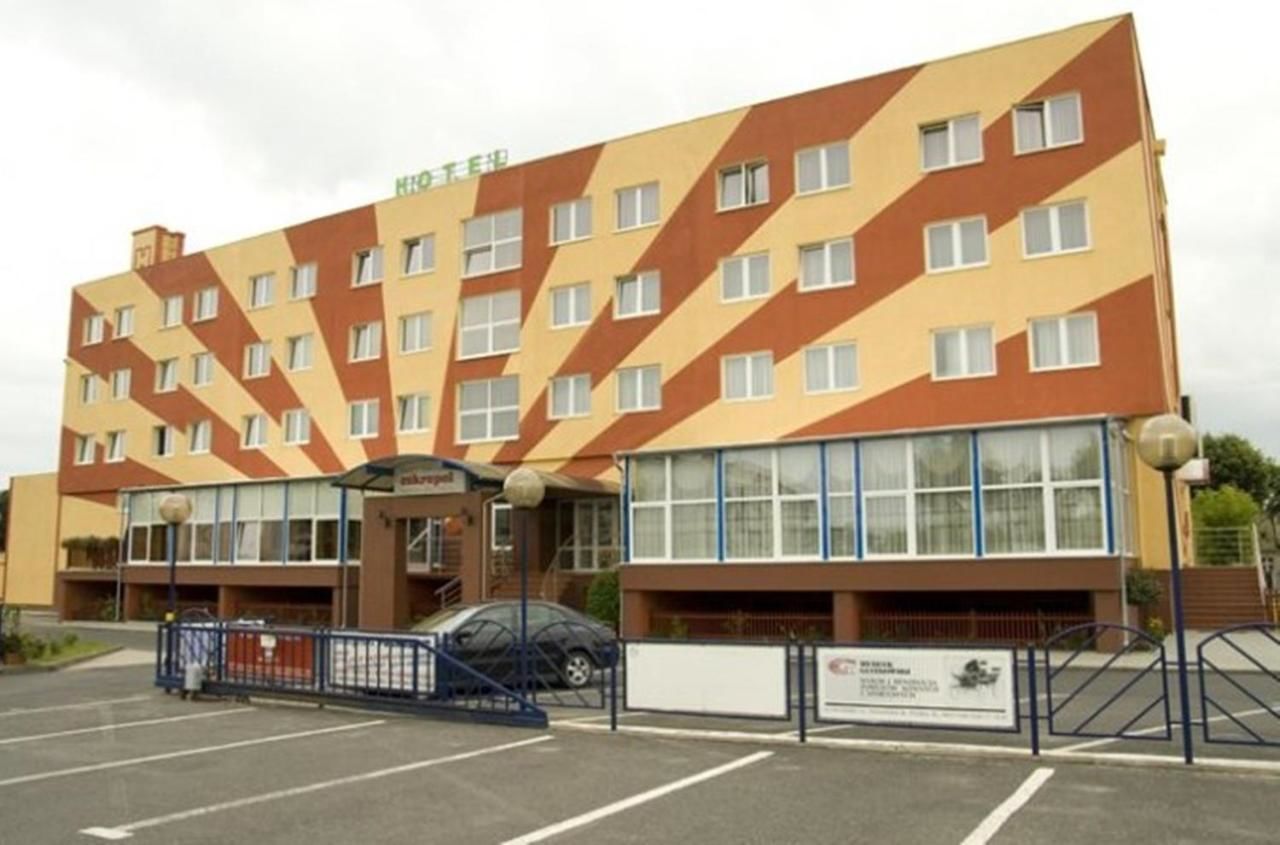 Отель Hotel Restauracja Cukropol Гостынь-33