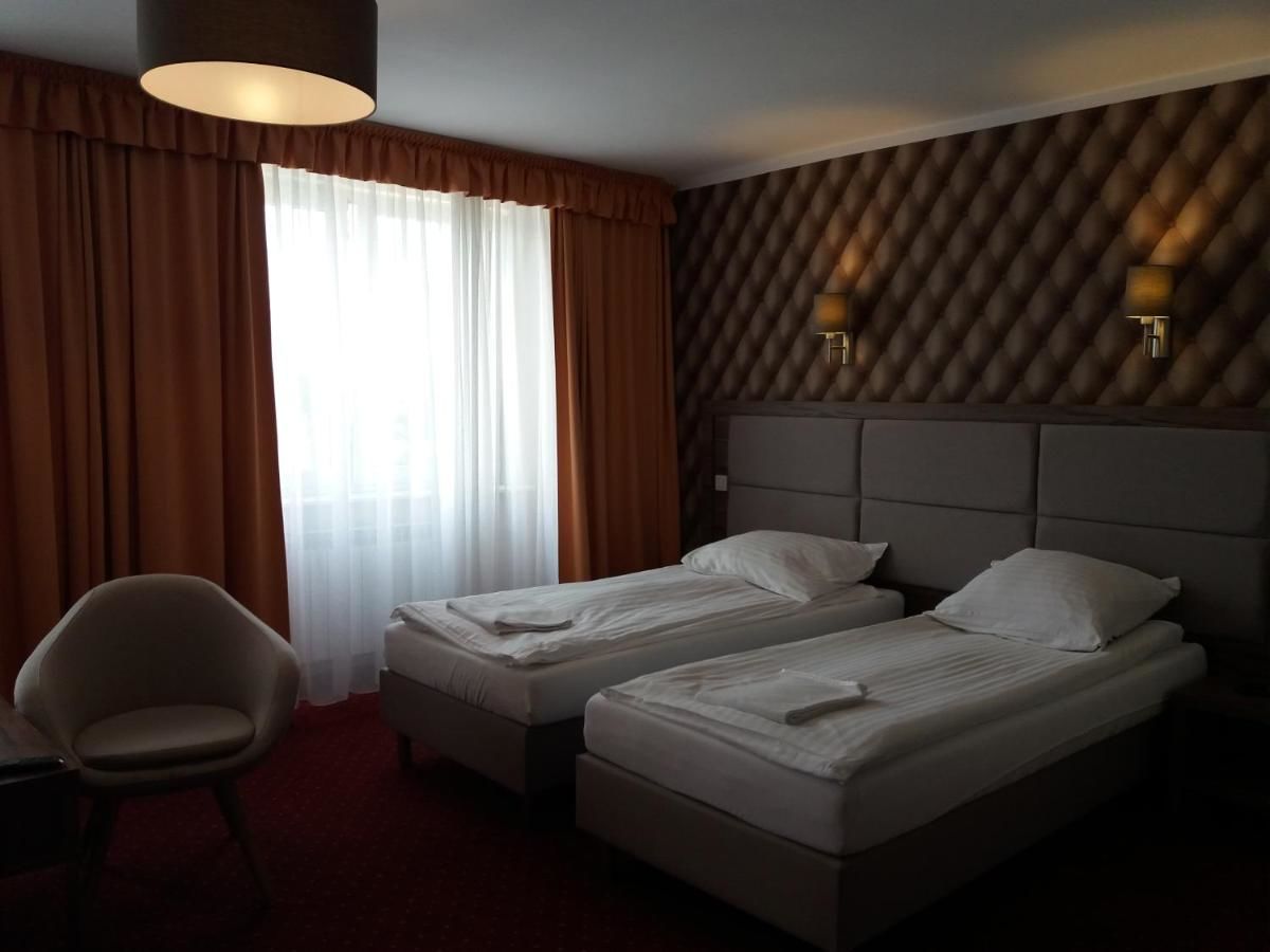 Отель Hotel Restauracja Cukropol Гостынь