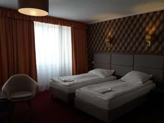 Отель Hotel Restauracja Cukropol Гостынь Двухместный номер Делюкс с 1 кроватью и душем-5